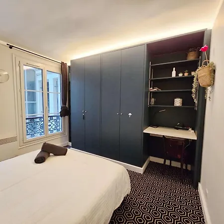 Walk To Seine Louvre Párizs