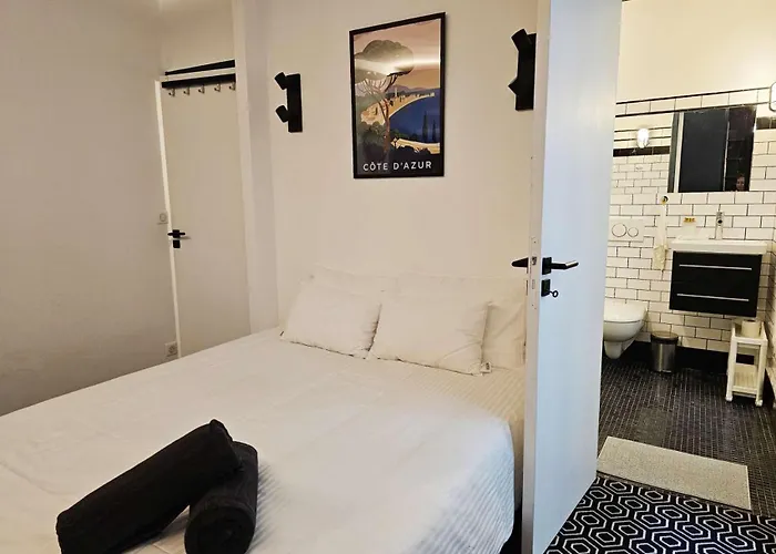 Walk To Seine Louvre *