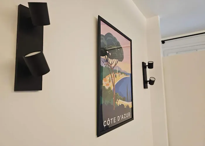 Walk To Seine Louvre *